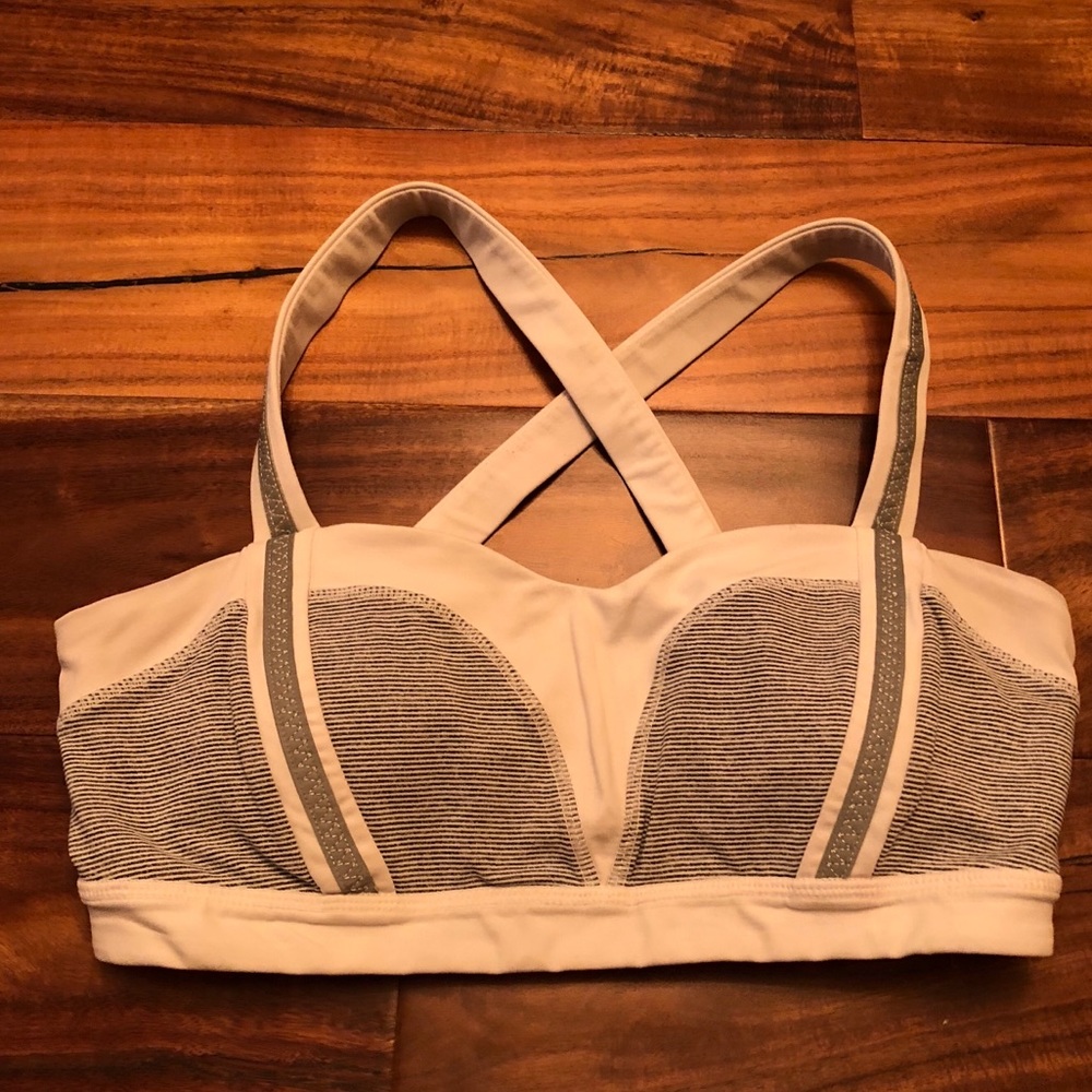 Lululemon sports bra size 4